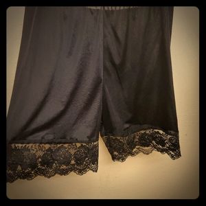 Sz Medium Black Under